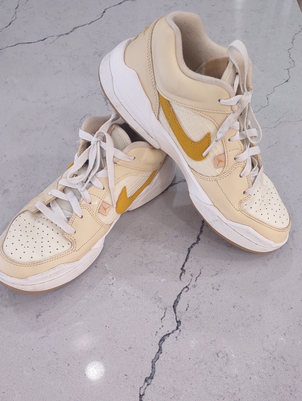 Air Jordan Stadium 90 Sunshine Women's Pale Yellow Low-Top Sneakers Size 9 EUC